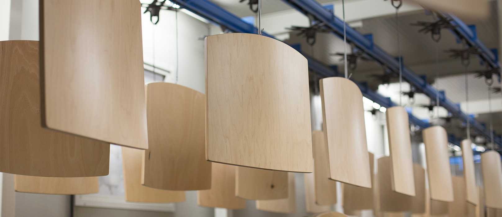 Elementi in compensato curvo come risultato delle lavorazioni con le soluzioni CNC Paolino Bacci
